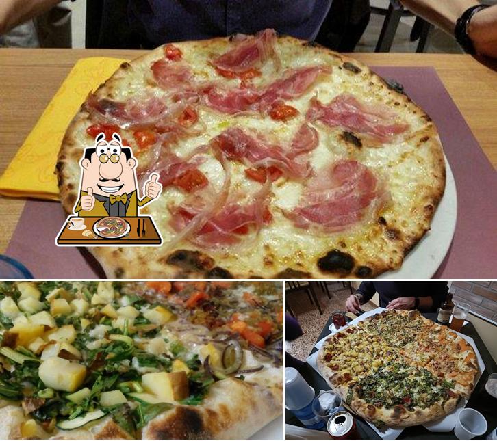 A Pizzeria Artigiana, puoi provare una bella pizza