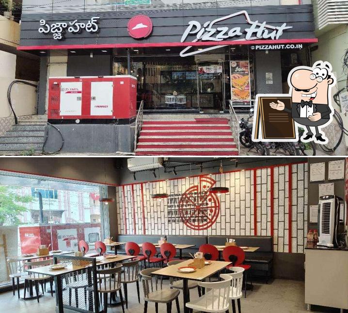 The exterior of Pizza Hut Arundelpet, Guntur