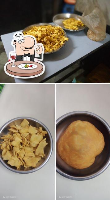 Food at DAMMUANNA KACHORI CENTER