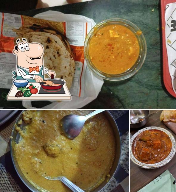 Chicken curry at Kaka Shudh Bhojnalay