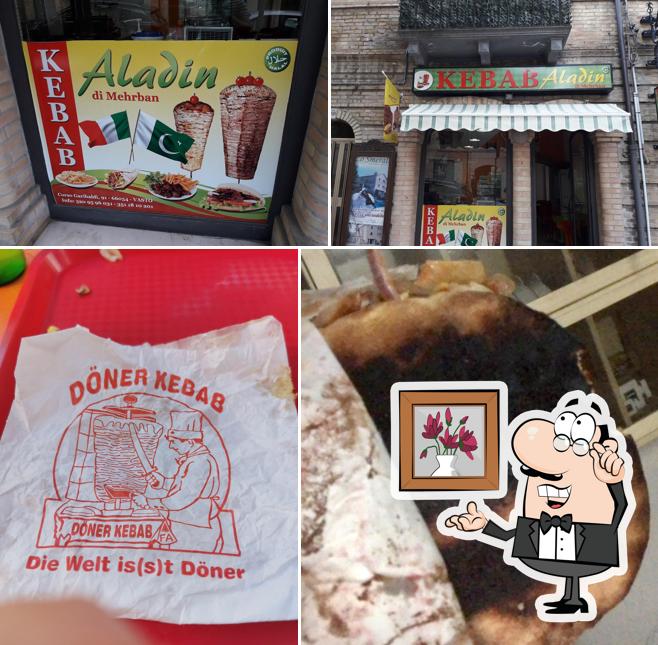 Siediti a un tavolo di Kebab Aladin vasto