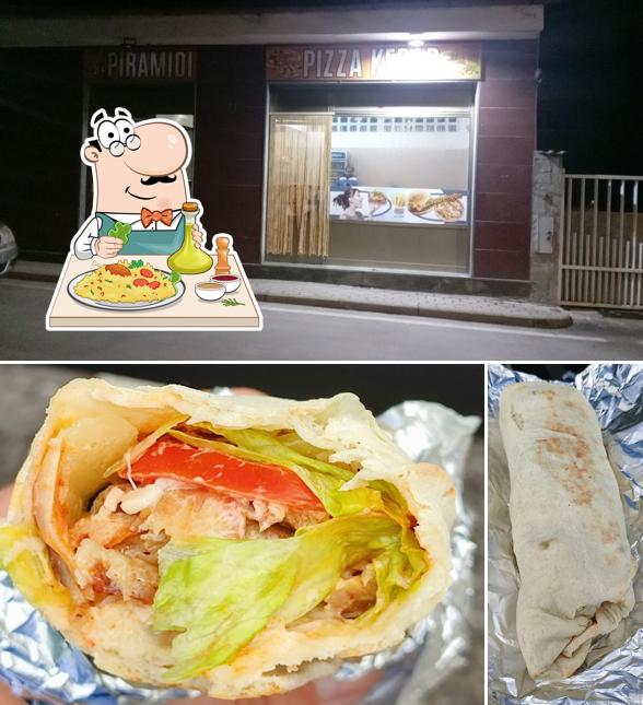 Cibo al Pizza kebab le piramidi