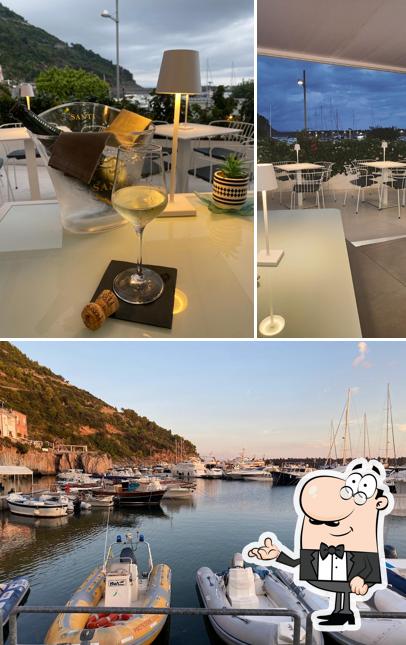 Dai un'occhiata agli interni di SANTI AL PORTO