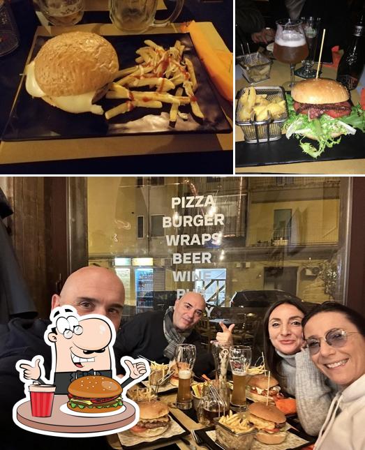 Ordina un hamburger a Dinamo