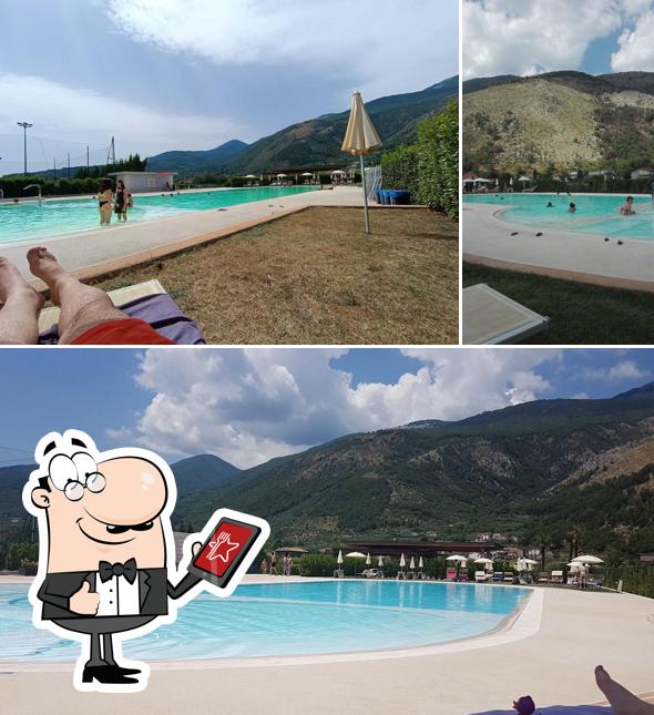 Goditi la vista dagli esterni di Sports Village