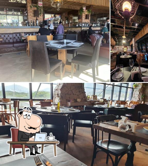Veja imagens do interior do Little Carbone
