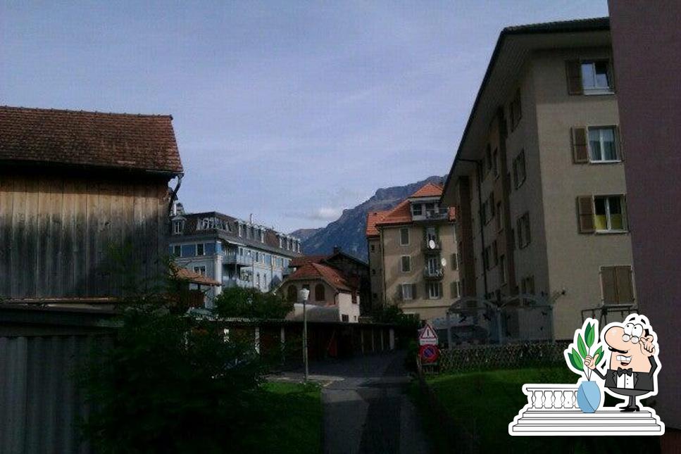 Puoi goderti l'aria fresca da seduto all'esterno di Brasserie 17-Happy Inn Lodge