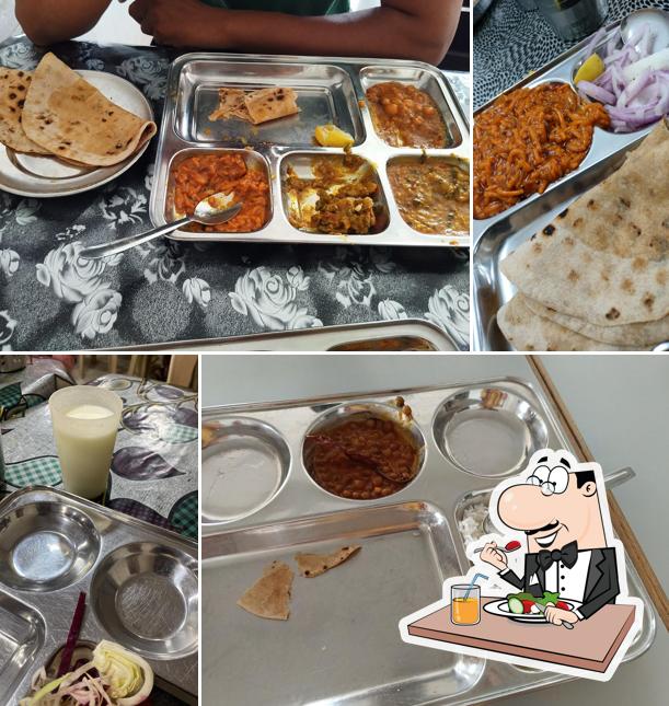 Food at Rajwadi Bhojnalay