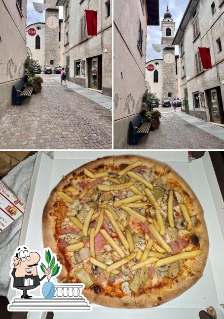 Delizioso kebab pizza si caratterizza per la esterno e pizza
