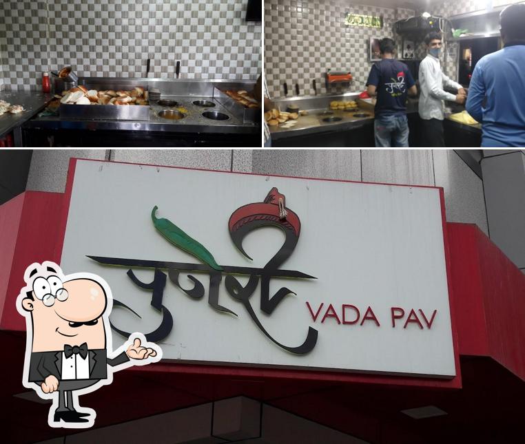 The interior of Puneri Vadapav