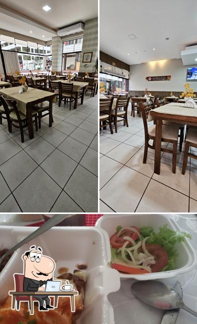 A ilustração da interior e comida no Tito's Grill-Balneário Camboriú