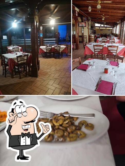 Siediti a un tavolo di Trattoria La Bellavista Falerna