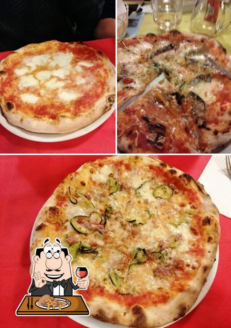 A Ristorante Pizzeria Il Cavallino, puoi prenderti una bella pizza