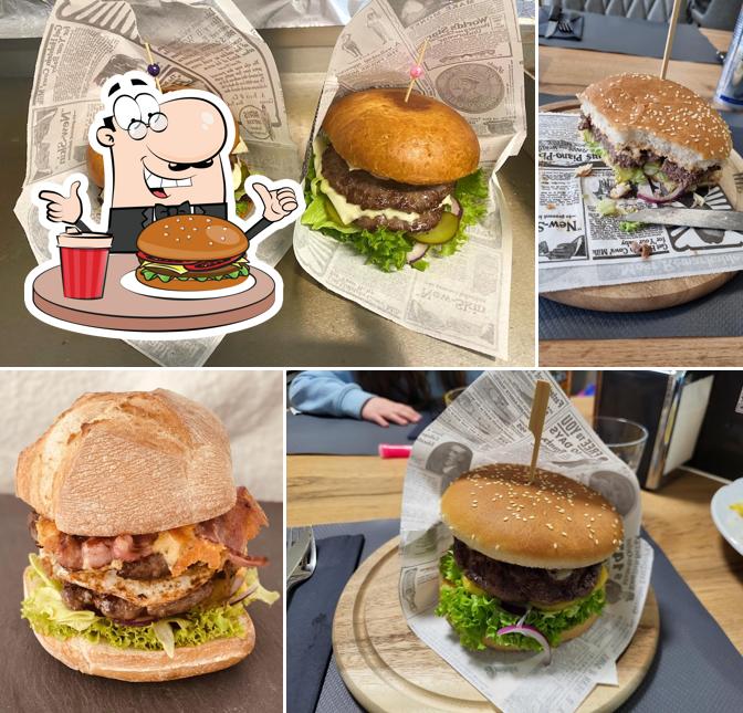 Ordina uno dei tipi di hamburger serviti a Meat Western Khawasti