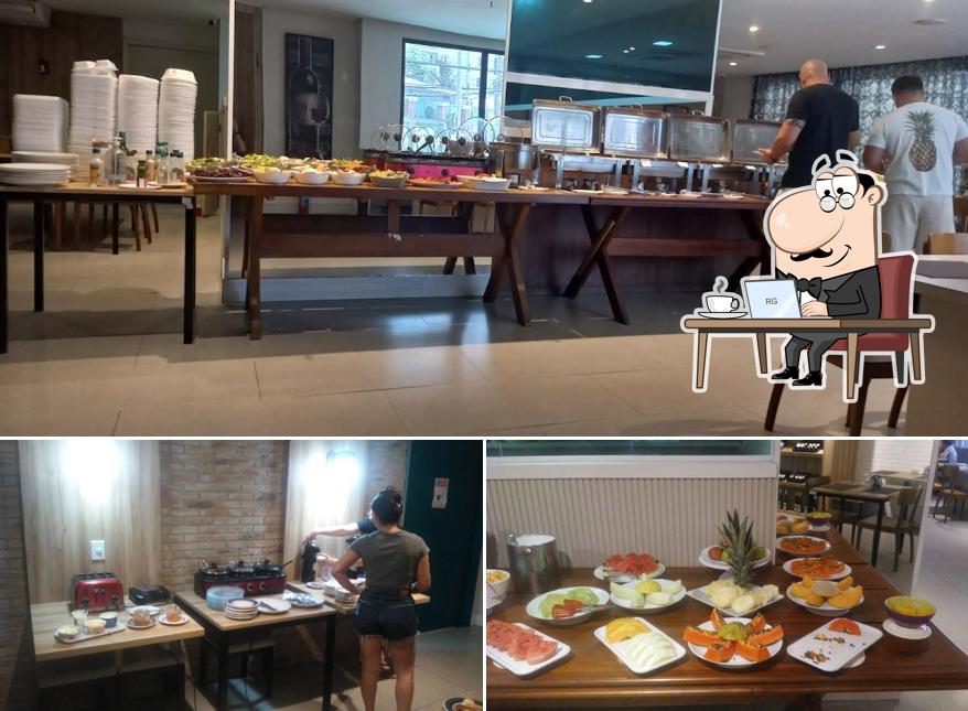 Sente em uma das mesas no Mercado Landscape