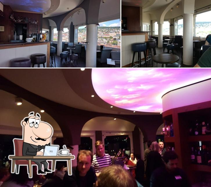 Siediti a un tavolo di Jules Verne Panoramabar