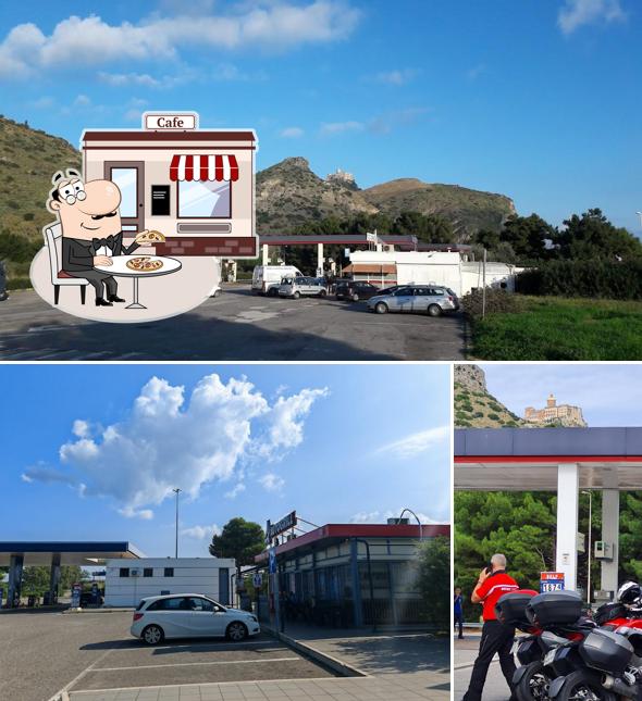 Puoi goderti l'aria fresca da seduto all'esterno di Autogrill S.P.A