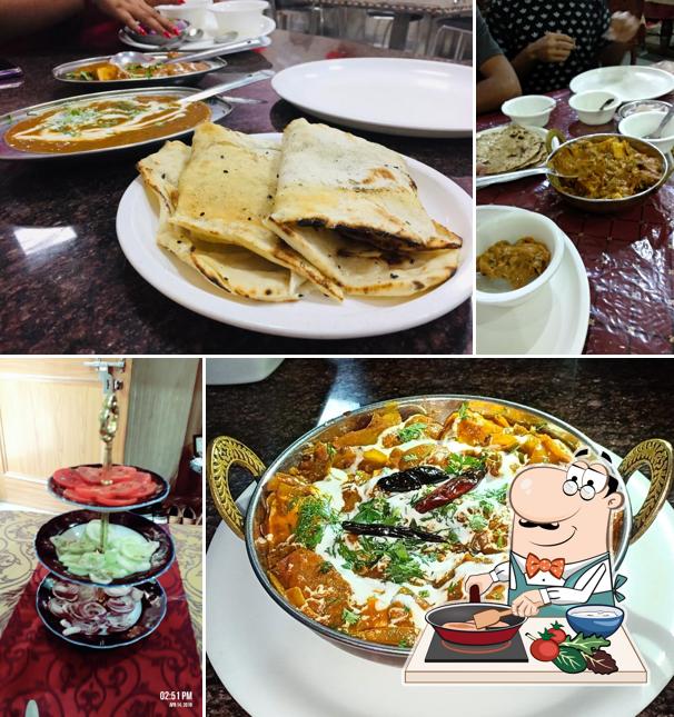 Chicken curry at Gau Ganga Gauri Vaishno Dhaba and Sweets