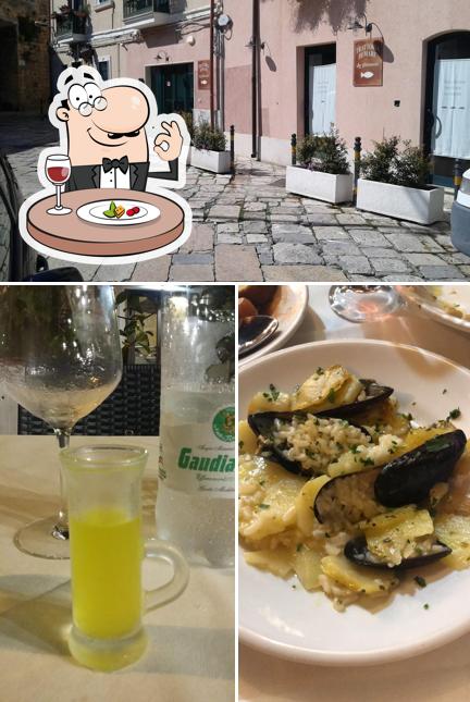 La cibo e esterno del ristorante