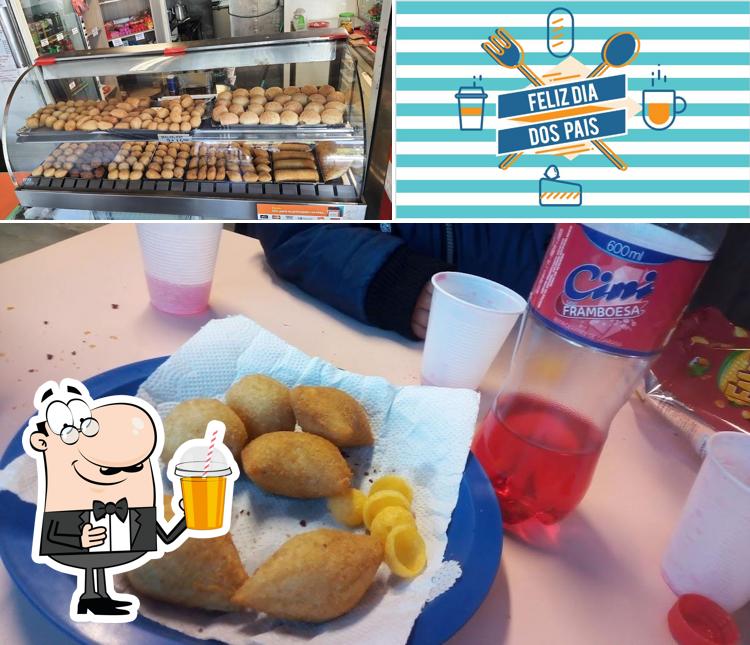 Desfrute de um drinque no Marcos e Maria Lanches