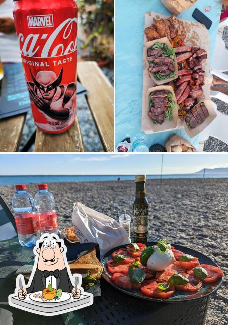 Cibo al Wharariki Beach