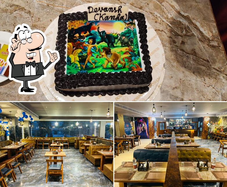 Among different things one can find interior and food at Dream Art Cafe Restaurant & Banquet Hall - Aliganj