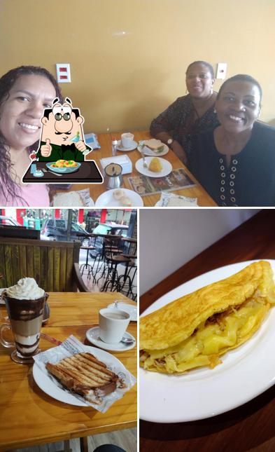 Dê uma olhada a ilustração mostrando comida e interior no Café Imperatriz