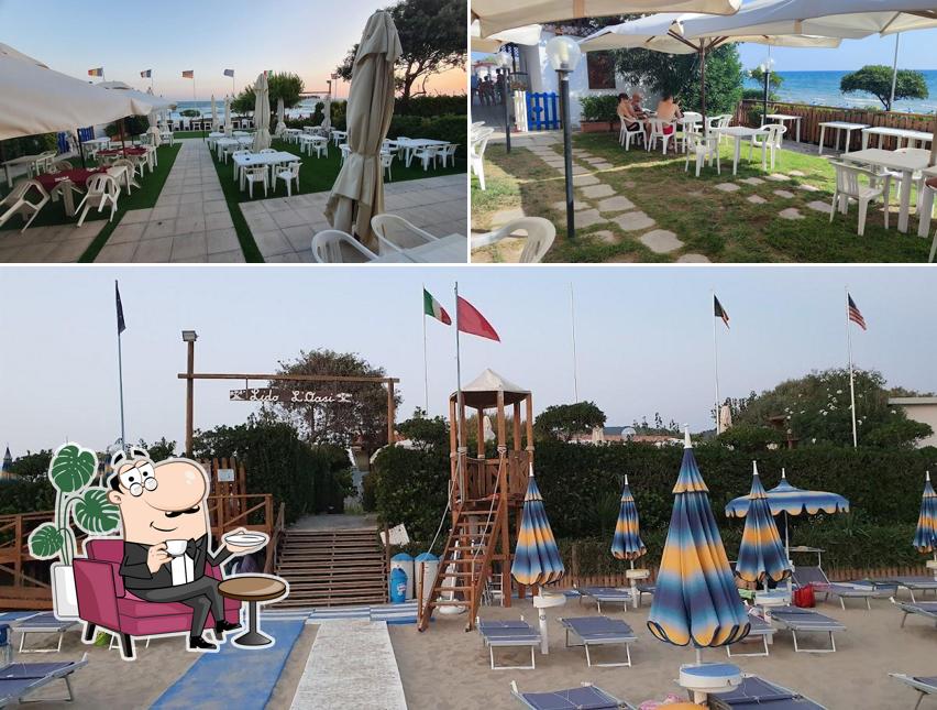 Siediti a un tavolo di Stabilimento Balneare L'Oasi