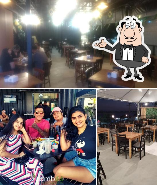 O interior do Bamboo Lounge Bar