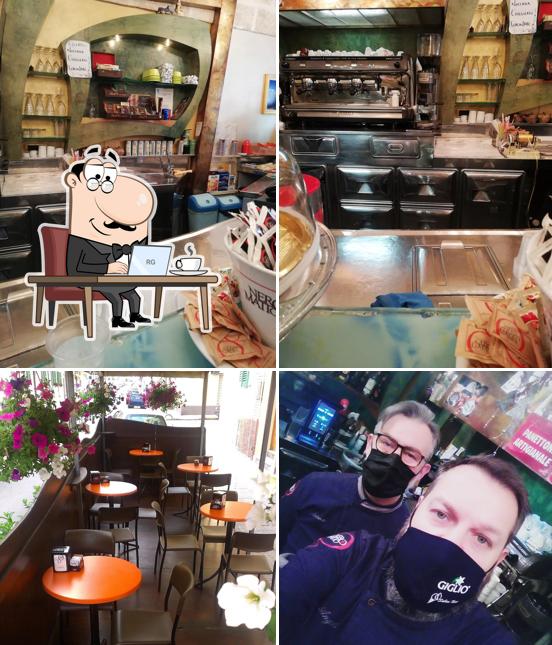 Siediti a un tavolo di Iridium Café