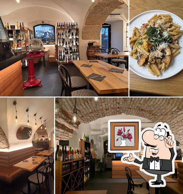 Siediti a un tavolo di Supernatural naked food + wine