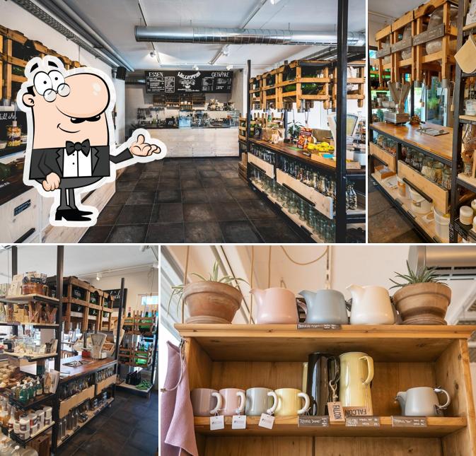 Gli interni di PFÜNDERLI Einkaufen & Café