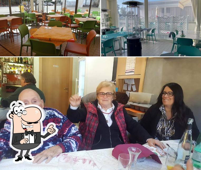 Dai un'occhiata agli interni di cin cin bar ristorante al mare