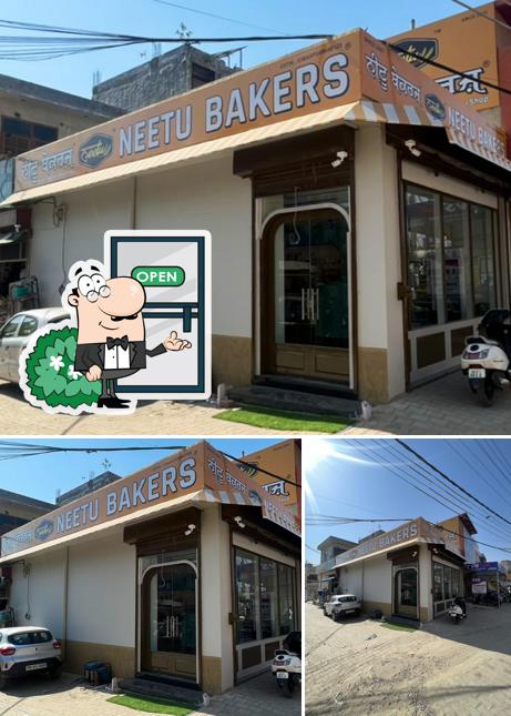 The exterior of Neetu bakers
