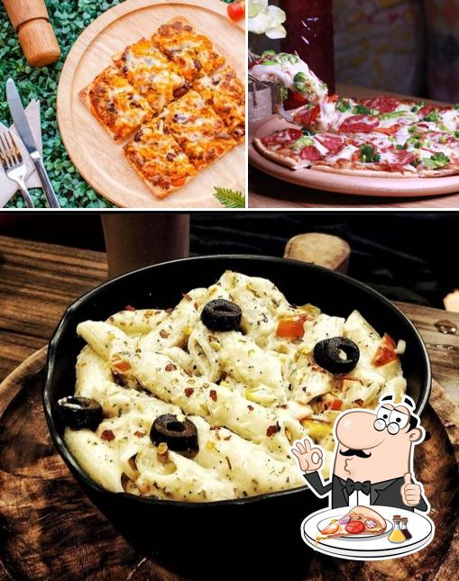 Pick pizza at Aspirants Cafe