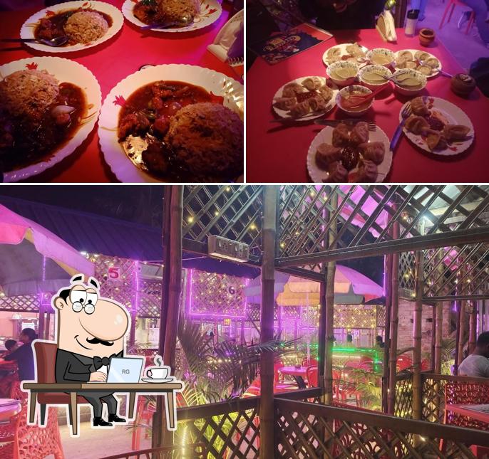 The interior of CAFE EKANTE
