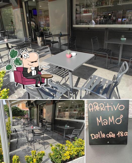 Tra le varie cose da Mamò Caffè si possono trovare la interni e lavagna