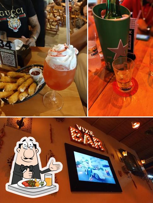 Dê uma olhada a foto apresentando comida e interior no Vixe - Mais um bar