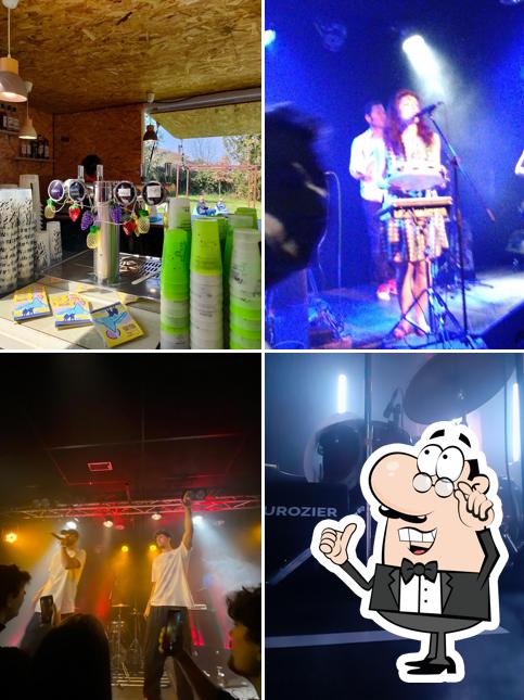 Installez-vous à l'une des tables de Le Château du Rozier