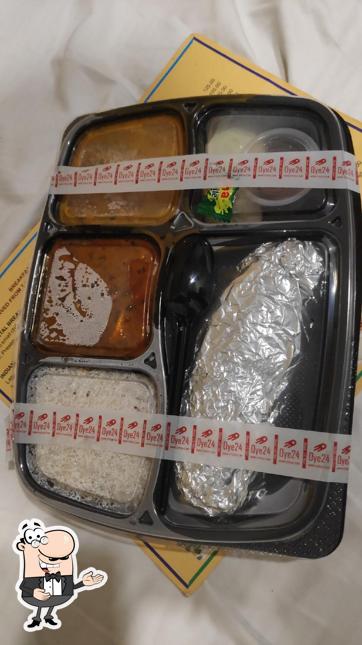 Look at the photo of Oye24