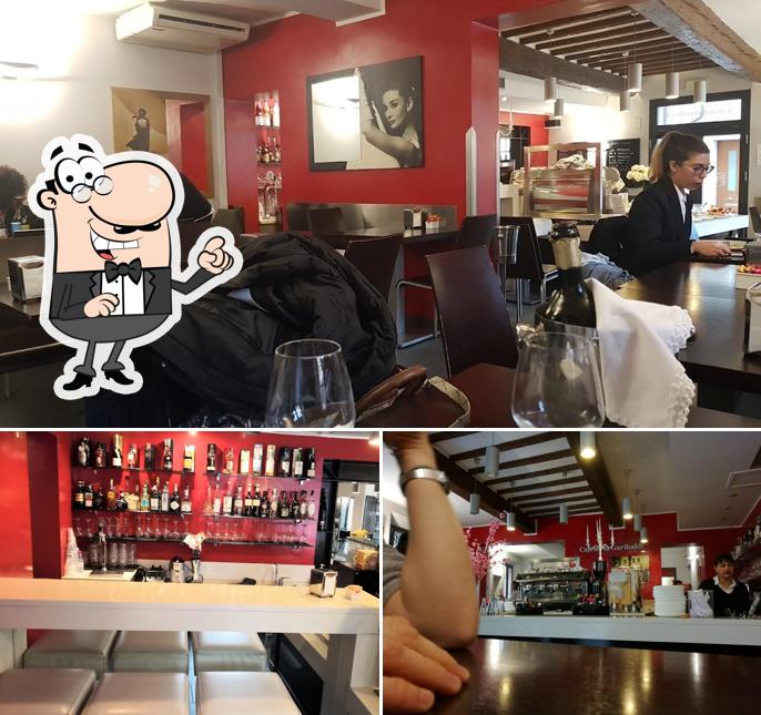 Siediti a un tavolo di Bar CAFETERIA GARIBALDI