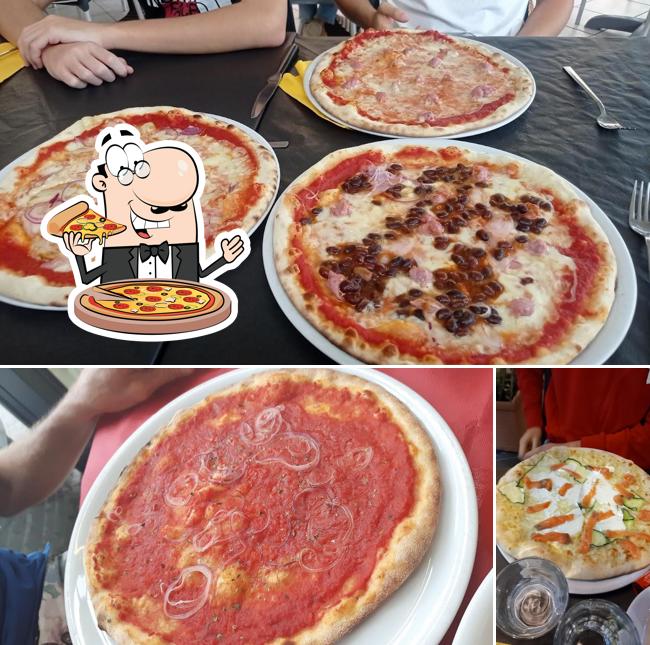 Scegli una pizza a Pizzeria Cogolitus