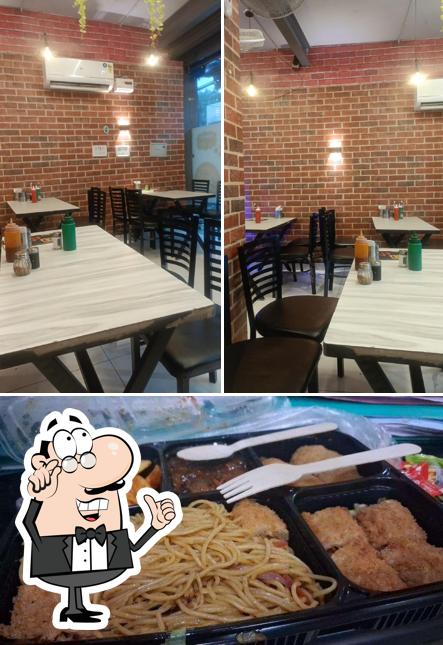 The image of D7 Fast Food’s interior and food