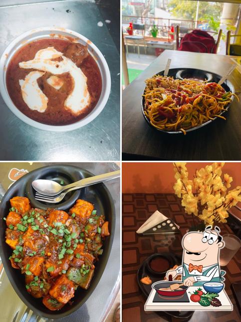 Chicken curry at Paratha Makers Cafe'