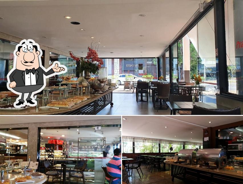 Sente em uma das mesas no Praline Confeitaria Suíca