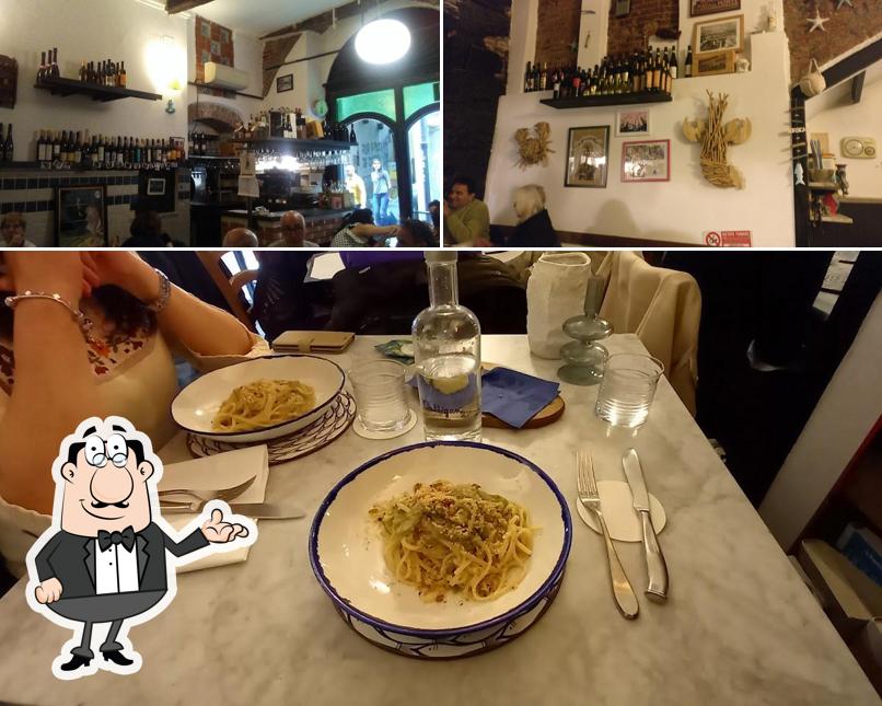 Siediti a un tavolo di Trattoria dell'Acciughetta