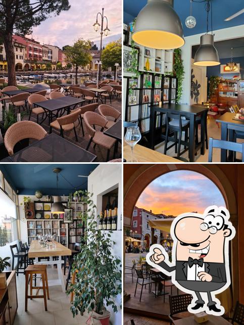 Siediti a un tavolo di Bar Porto