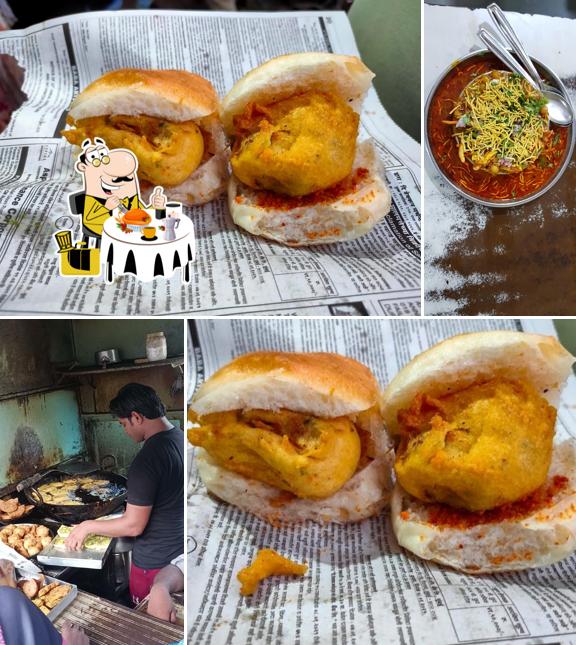 Food at Mama vadapav