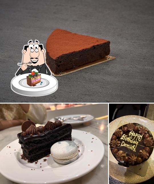 Chocolate cake at SMOOR Lounge - Whitefield