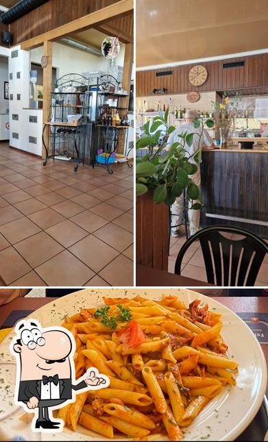 Napoli si caratterizza per la interni e cibo
